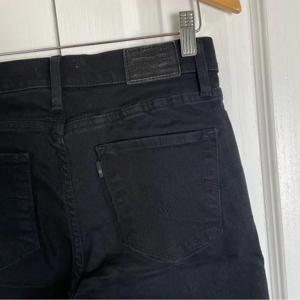 Levi’s Premium 724 High Rise Slim Straight Jeans Women’s 31 Black Stretch Chic - Picture 9 of 15